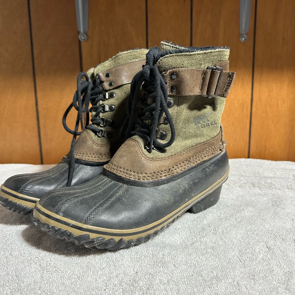Sorel Olive and Black Winter Boots